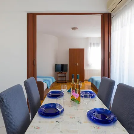 - Diklo 5887b Apartamento Zadar